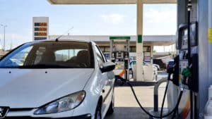 نقش کیفیت سوخت و مکمل‌ها در کنترل دمای موتور